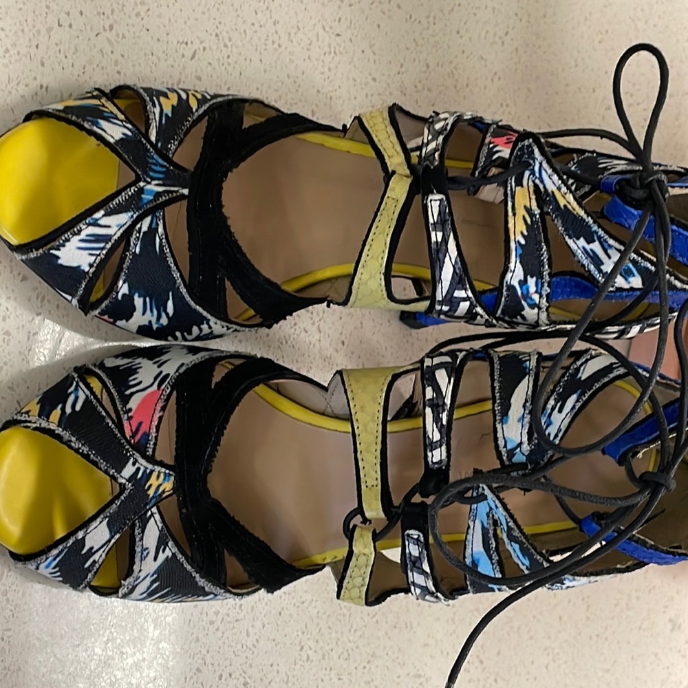 Zara abstract print High heeled zip back sandals. Size 7. Pre loved.